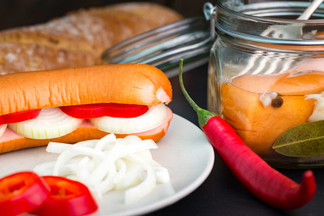 Tradičné utopence s cibuľou