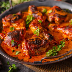 Ako pripraviť kurča na paprike bez smotany? Smotana nie je povinná a existuje viac šikovných náhrad