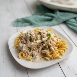 Krémové cestoviny s kuracím mäsom: Jednoduchý obed, ktorý zvládne každý