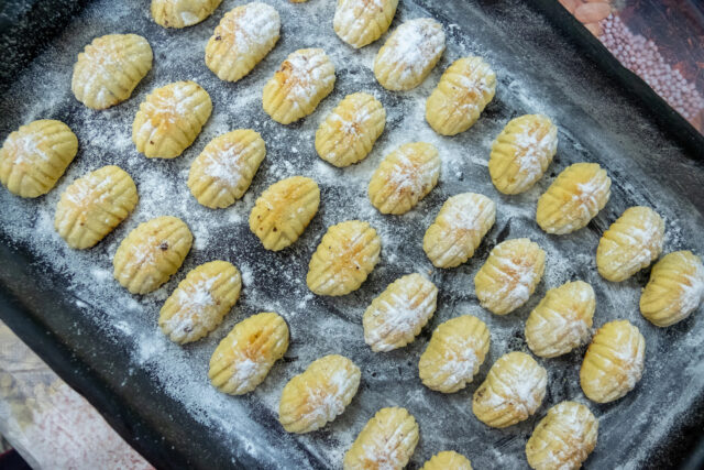 Jemné pečivo z treného cesta