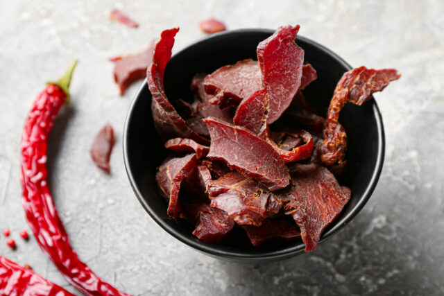 Domáce sušené mäso: chutná proteínová pochúťka, ktorá vydrží týždne