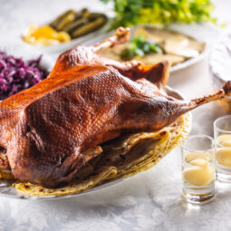 Čo robiť s výpekom z husi? Uchová sa celé týždne a premení bežné jedlá na delikatesu