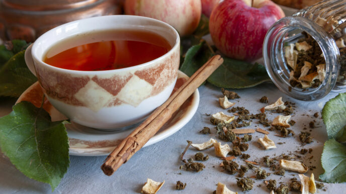 Skúste si uvariť nápoj z bobkového listu a jablka. Prehreje, uľaví tráveniu a podporí imunitu
