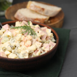 Vlašský šalát: Tradičný recept, ktorý nesmie chýbať na sviatočnom stole