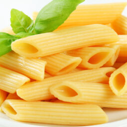 Skúste obyčajné cestoviny navliecť na špajdľu a zapiecť, výsledok vás ohromí