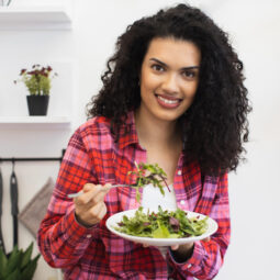 Ajurvéda a ploché brucho: ako správne kombinovať jedlo