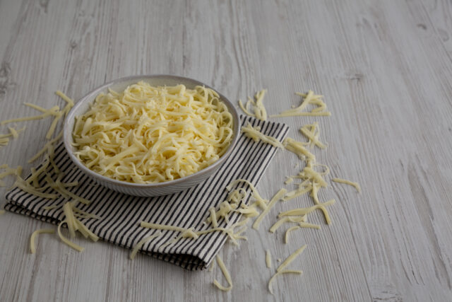 Nastrúhaný syr – jednoduchá prísada, ktorá dokáže zmeniť celé jedlo