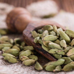 Kardamóm: aromatické korenie, ktoré prospieva tráveniu aj zdraviu