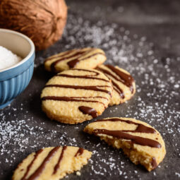 Kokosové sviatočné sušienky s čokoládou