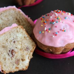 Dokonale hladká cukrová poleva: ako ju pripraviť, aby nepadala, nepraskala a pekne zdobila