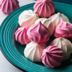 Snehové pusinky: jemné bielkové cukrovinky