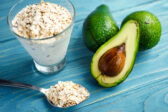 Ako prirodzene skrotiť cholesterol: ovsené vločky, avokádo, mandle a ďalší silní spojenci