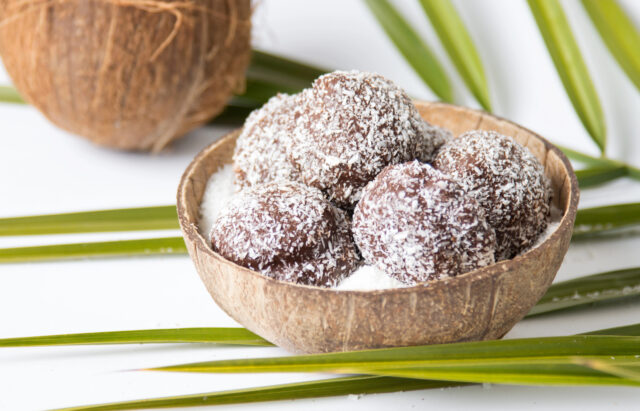 Kokosové guľôčky: rýchla sladkosť, ktorú si každý prispôsobí podľa chuti