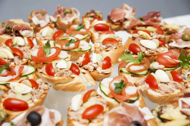 Silvester na jeden hryz: malé rybičkové jednohubky, ktoré miznú z taniera ako prvé