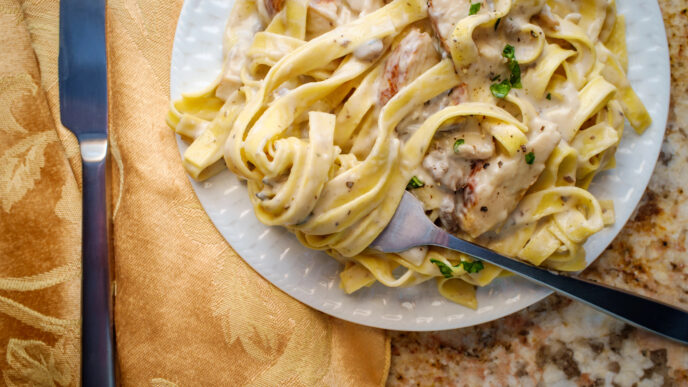 Krémové talianske cestoviny s kuracím mäsom
