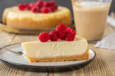 Nepečený cheesecake: sladký dezert, ktorý pripravíte skôr, než sa uvarí káva