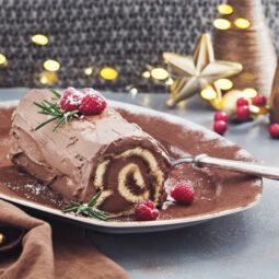Vianočná čokoládová roláda: jednoduchý dezert so sviatočnou atmosférou