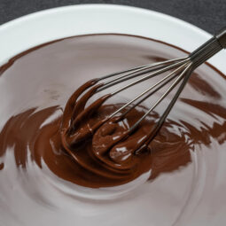 Ako si pripraviť čokoládovú polevu typu ganache: jednoduchý postup a tipy, na čo ju využiť