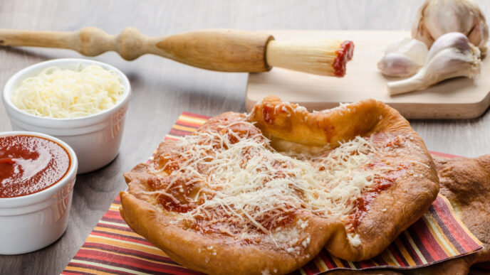 Domáce langoše nadýchané vďaka jogurtu