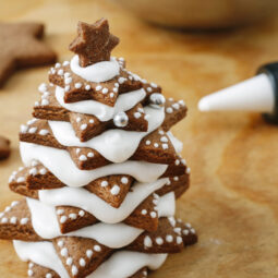 Zdobenie medovníkov bielkovou polevou: osvedčené spôsoby a malé triky