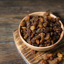 Prečo sa hrozienka nakladajú do rumu a aký to má význam pri pečení