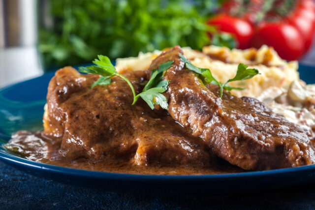 Bravčová krkovička bez chýb: správne korenie, marinovanie a čas pečenia krok za krokom