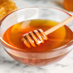 Dá sa vianočné či sviatočné pečivo sladiť medom? Vo väčšine prípadov áno – no existuje jedna výnimka