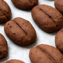 Kávové marcipánové zrná: nepečená sviatočná dobrota s jemnou horkosťou kávy