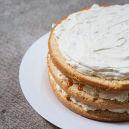 Tvarohový krém so Salkom: rýchla plnka na tortu z troch surovín