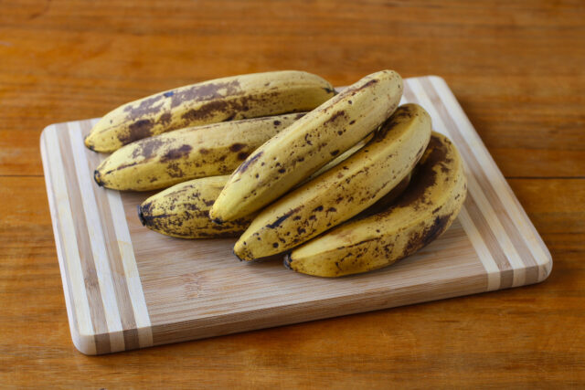 Neverili by ste, čo vznikne z prezretých banánov a zeleninových šupiek – francúzsky prístup, ktorý vás prekvapí