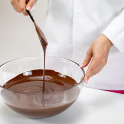 Čokoládová poleva z varnej čokolády: hotová za chvíľu a vhodná na každý sladký dezert