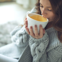 Teplé nápoje, ktoré rozohrejú telo a jemne podporia chudnutie