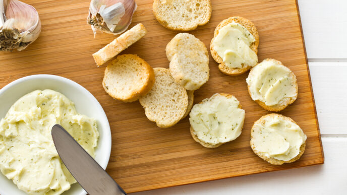 Syrová nátierka z goudy s pórom a olivami