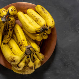 Čo robiť, keď doma dozrievajú banány? Využijete ich celé – aj so šupkou