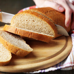 Biele alebo celozrnné pečivo: Ktoré je lepšie pre vaše zdravie?