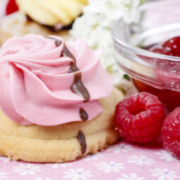 Ako dodať krémom a sladkým náplniam výraznejšiu chuť: prehľad prírodných aj potravinárskych aróm