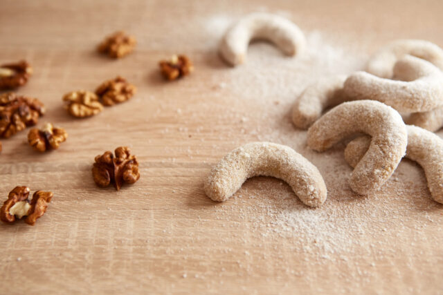 Najčastejšie prešľapy pri pečení vanilkových rožkov: S cestom narábajte citlivo a s obaľovaním neponáhľajte