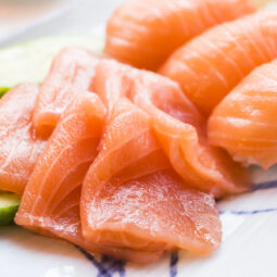 Čo všetko riskujete, ak si radi doprajete surové ryby