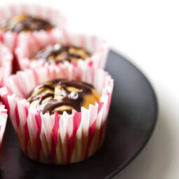 Nepečené košíčky bez námahy: skúste karamelové „toffifee“ s orieškom