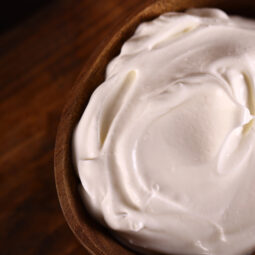 Kyslá smotana z dvoch surovín: Rýchly trik, ktorý zvládne každý