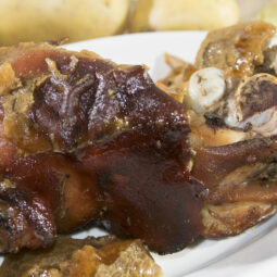 Pečené bravčové koleno krok za krokom: čo funguje najlepšie a prečo