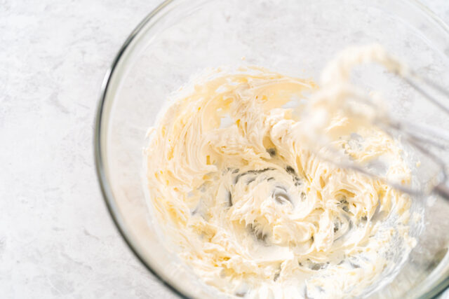 Najjednoduchší krém na cukrovinky: Maslo, cukor a nekonečné možnosti dochutenia