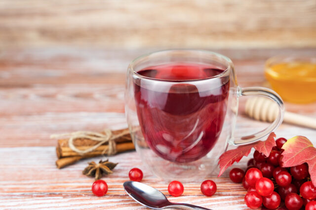 Ako podporiť imunitu počas chrípkovej sezóny? Obyčajné jablká, hrušky a brusnice dokážu viac, než sa zdá