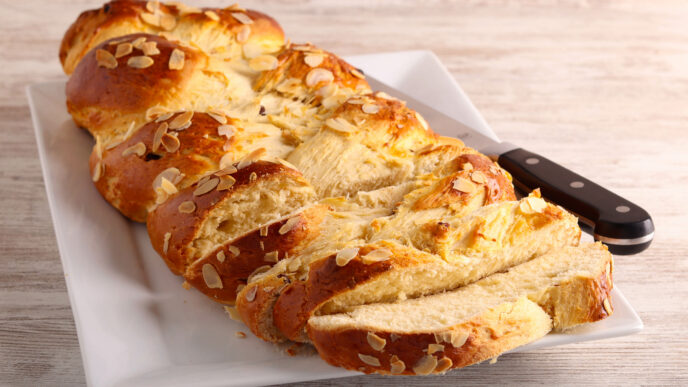 Ako dlho piecť vianočku: Od čoho závisí čas pečenia a ako spoľahlivo zistiť, že je hotová