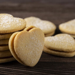 Linecké koláčiky s pistáciovým krémom: jemná sviatočná lahôdka v modernej úprave