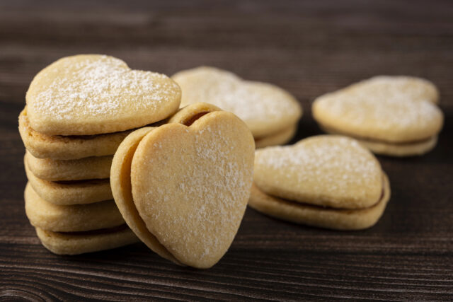 Linecké koláčiky s pistáciovým krémom: jemná sviatočná lahôdka v modernej úprave