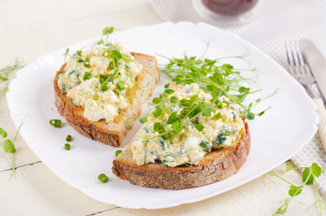 Zemiaková nátierka na slávnostné chlebíčky: krémový základ, ktorý unesie každú oblohu