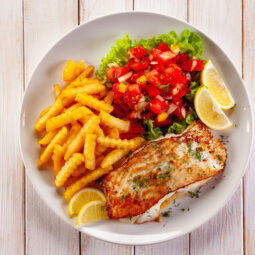 Rybie filé so syrom: jednoduchý spôsob, ako pripraviť rýchly a sýty obed