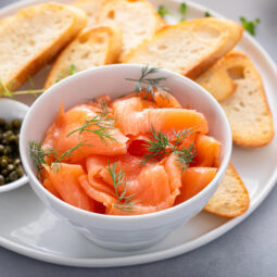 Údený losos v kuchyni: ako ho jesť a kam sa najlepšie hodí