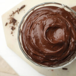 Dokonalý čokoládový krém do vianočného pečiva: chyby, ktorým sa vyhnúť, a spoľahlivý postup